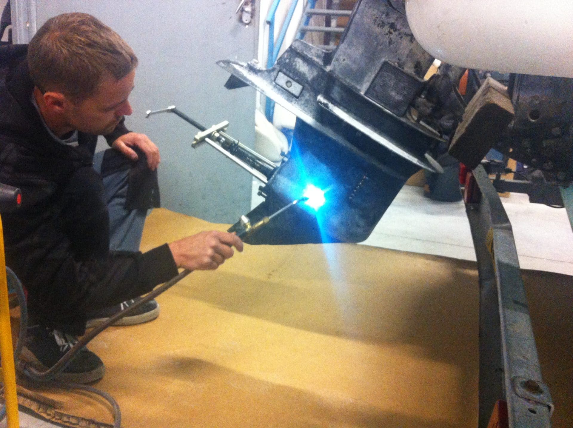 Composé Céramique Coulable Polymer World CPC2G - Pour Réparation Quai/coque Bateau, Montage Sur Bois