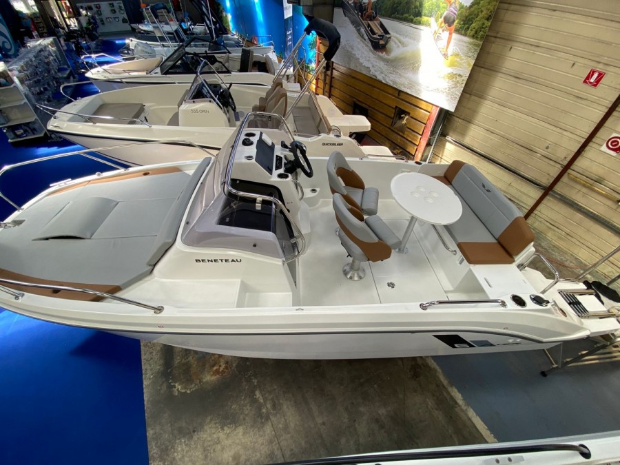 Beneteau Flyer 6 SUNdeck