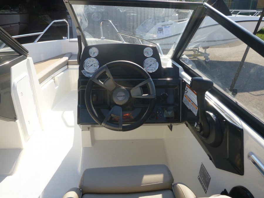 QUICKSILVER ACTIV 555 BOWRIDER - 8