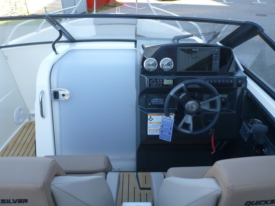 QUICKSILVER ACTIV 675 BOWRIDER - 9