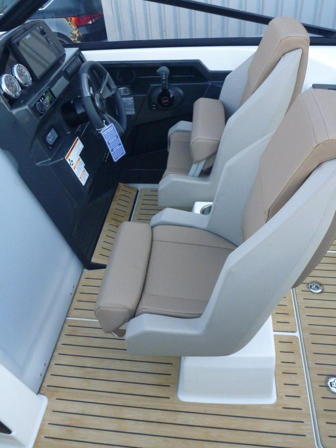 QUICKSILVER ACTIV 675 BOWRIDER - 10