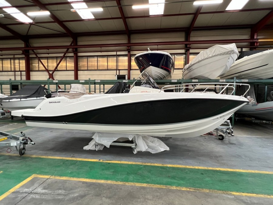 Quicksilver Activ 675 Open