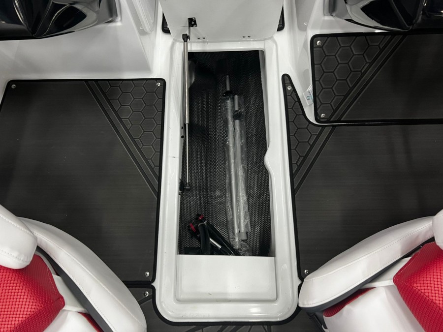 SCARAB BOATS 195 IDENTITY - 10