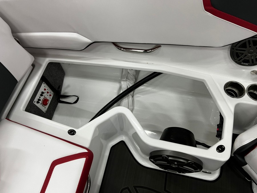 SCARAB BOATS 195 IDENTITY - 16