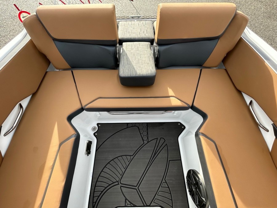 SCARAB BOATS 215 IDENTITY - 7