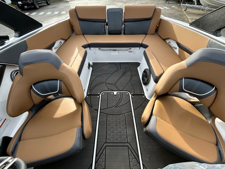 SCARAB BOATS 215 IDENTITY - 9