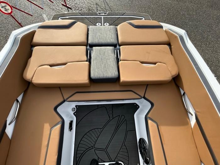 SCARAB BOATS 215 IDENTITY - 10