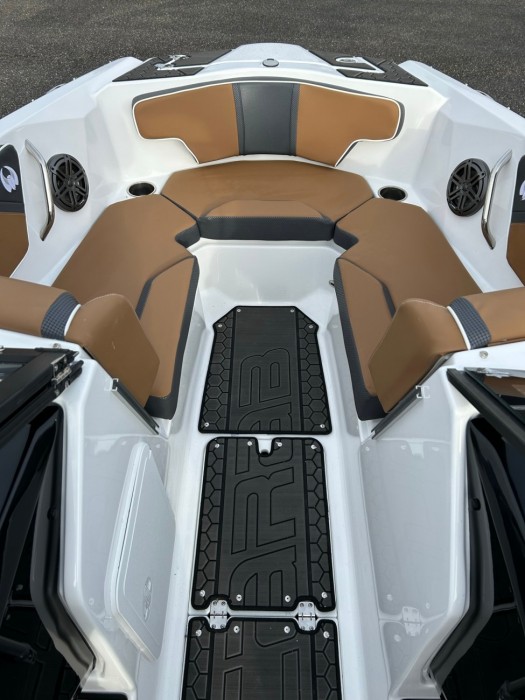 SCARAB BOATS 215 IDENTITY - 12