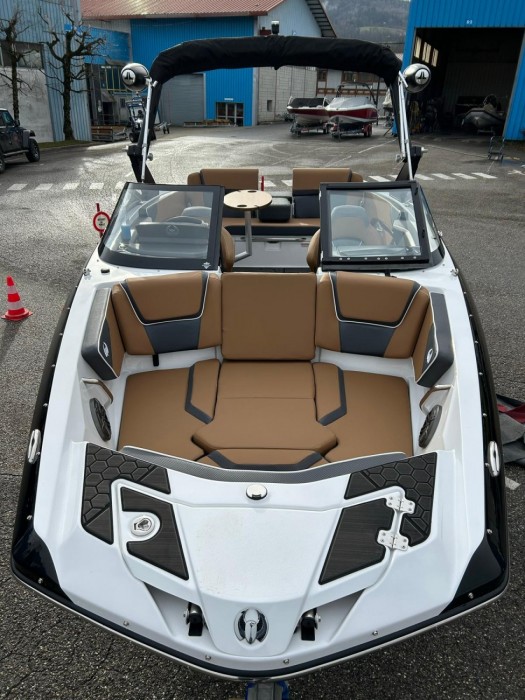 SCARAB BOATS 215 IDENTITY - 13