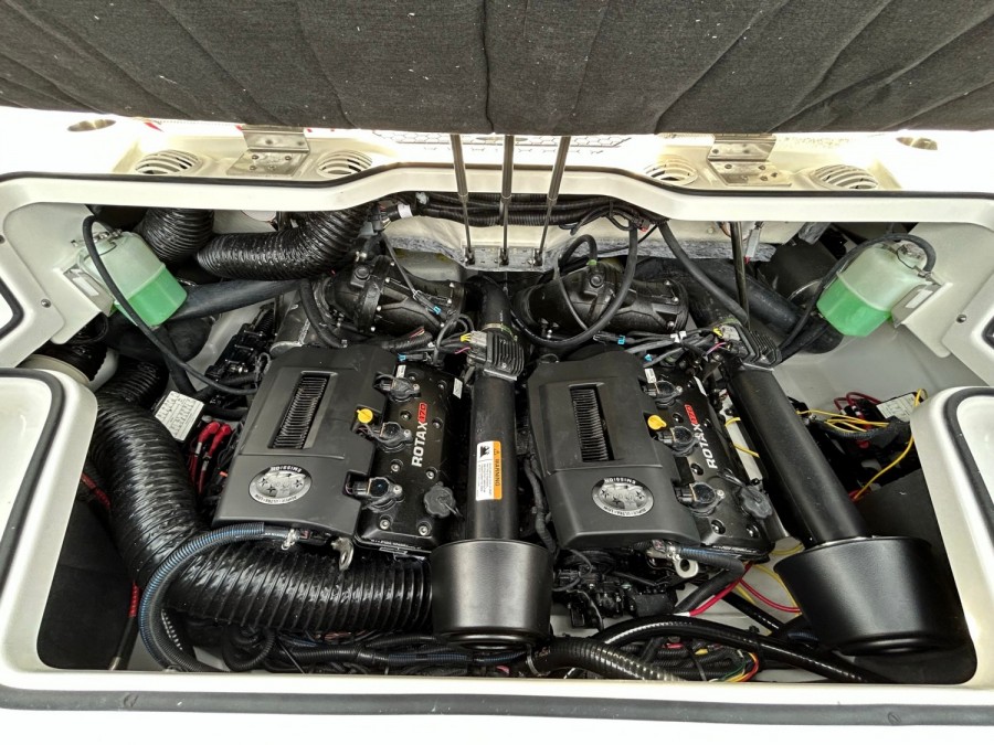 SCARAB BOATS 215 IDENTITY - 16